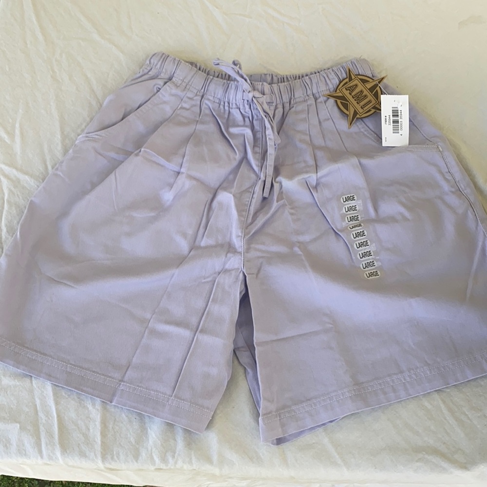 A.M.I. women’s shorts
